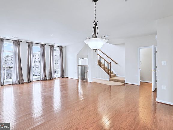 4th image of 6055 Wicker Ln #128