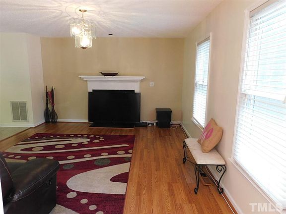 5th image of 1007 Goldendale Dr