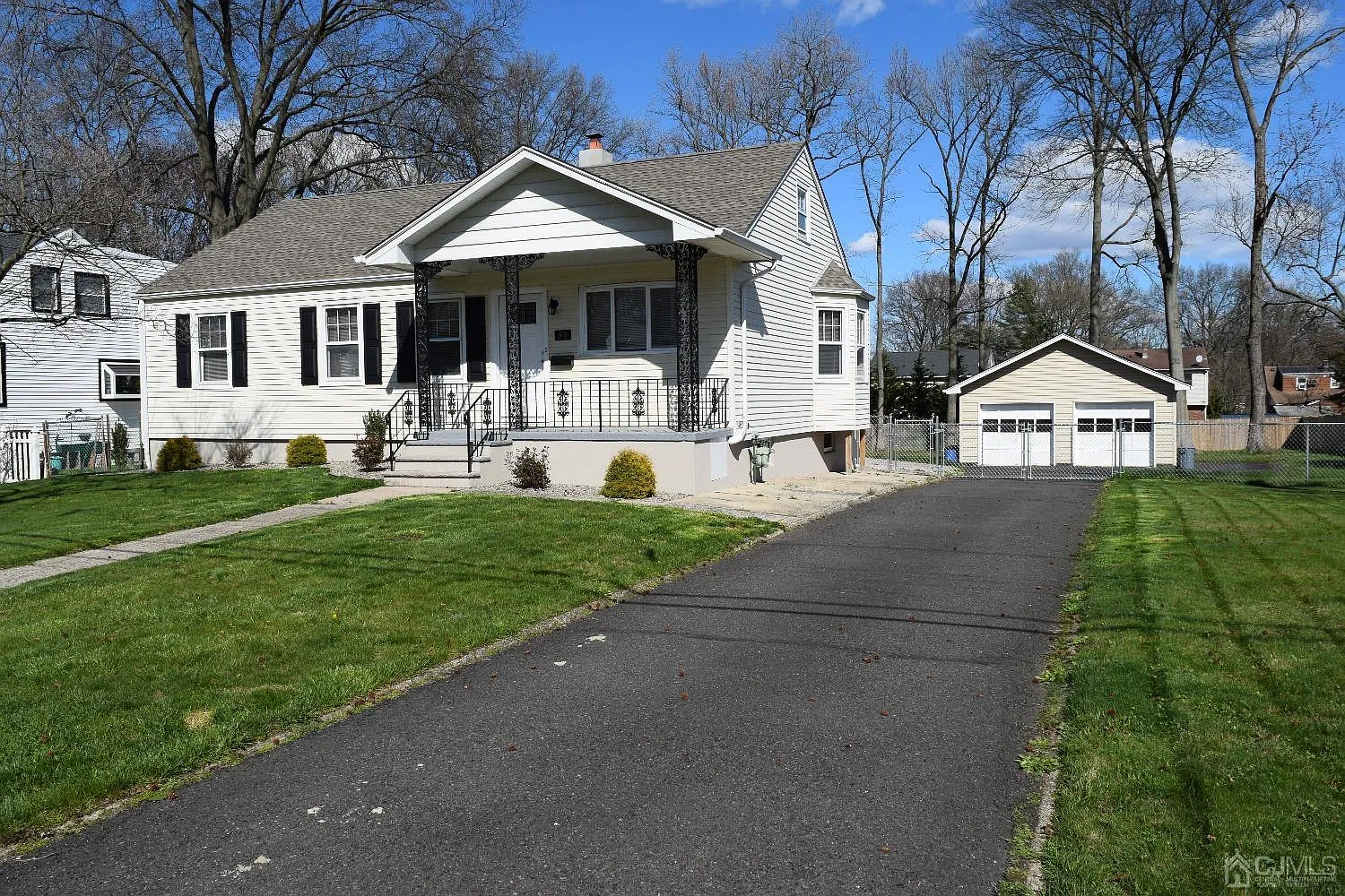 3 bed, 2.0 bath, 1230 sqft, $3,700 — Photo 2