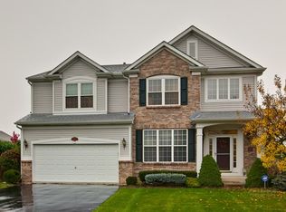 672 Providence Ln, Lindenhurst, IL 60046