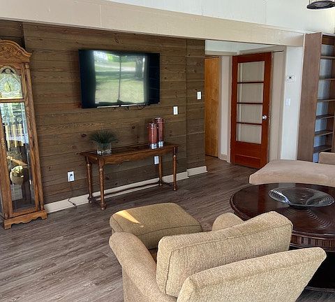 4th image of 2038 Trinity Ave