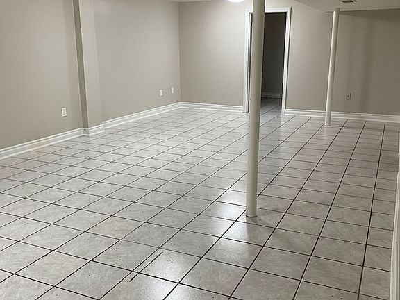 3rd image of 2 Edinborough Ln