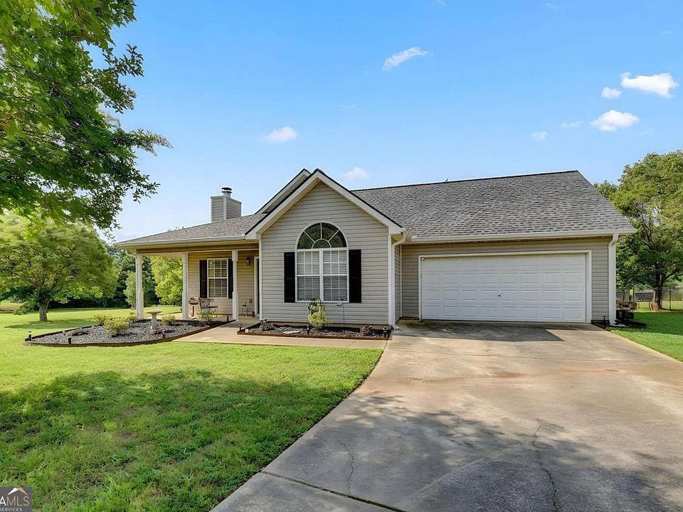1st image of 915 Cove Pl