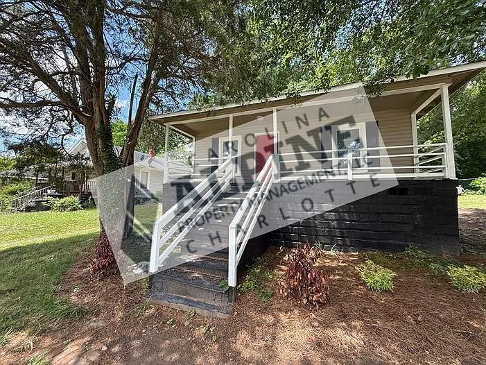 421 Carolina Ave — Photo 2