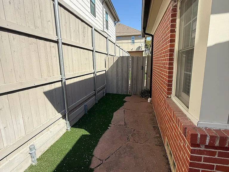 5529 Longview St — Photo 33