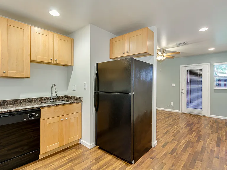 22nd Street Apartments 3015 — Photo 9