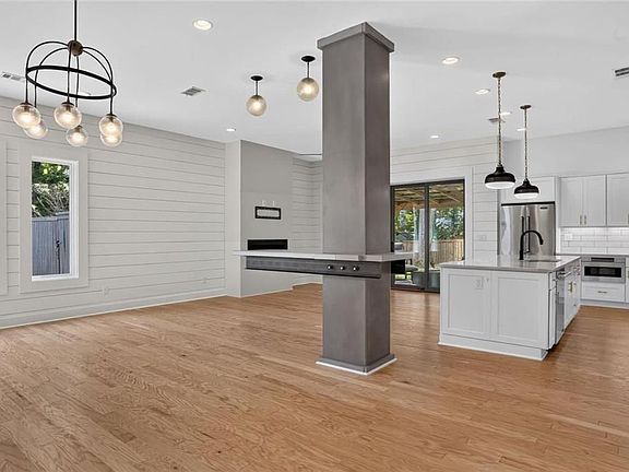 4th image of 244 Locust St #B