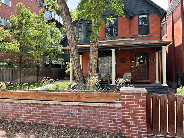 945 N Clarkson St — Photo 1
