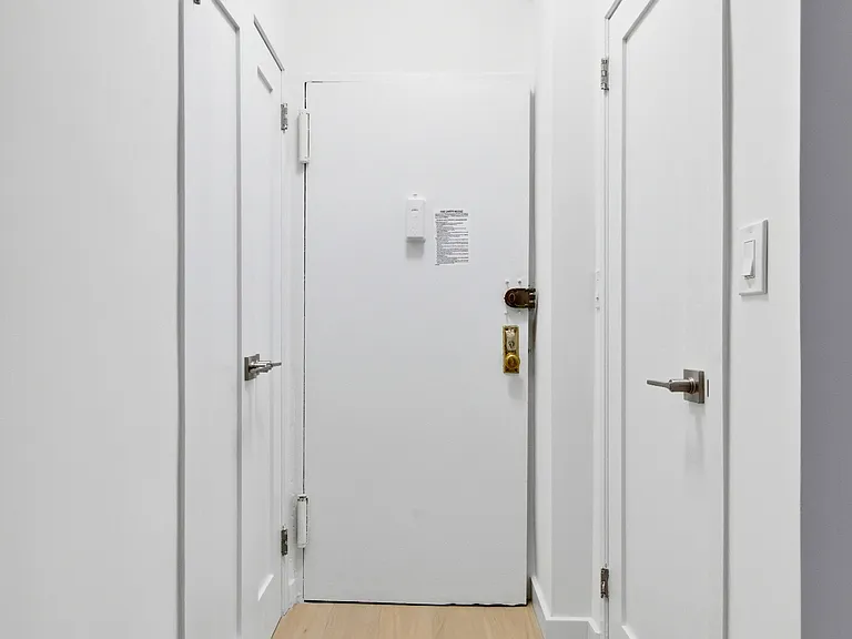 240 E 46th St #8J — Photo 9