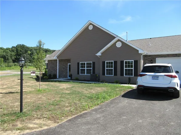 170 Clearwater Dr, Ellwood City, PA 16117