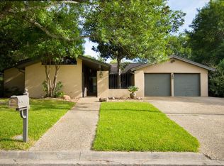 716 Mockingbird Ln, Kerrville, TX 78028