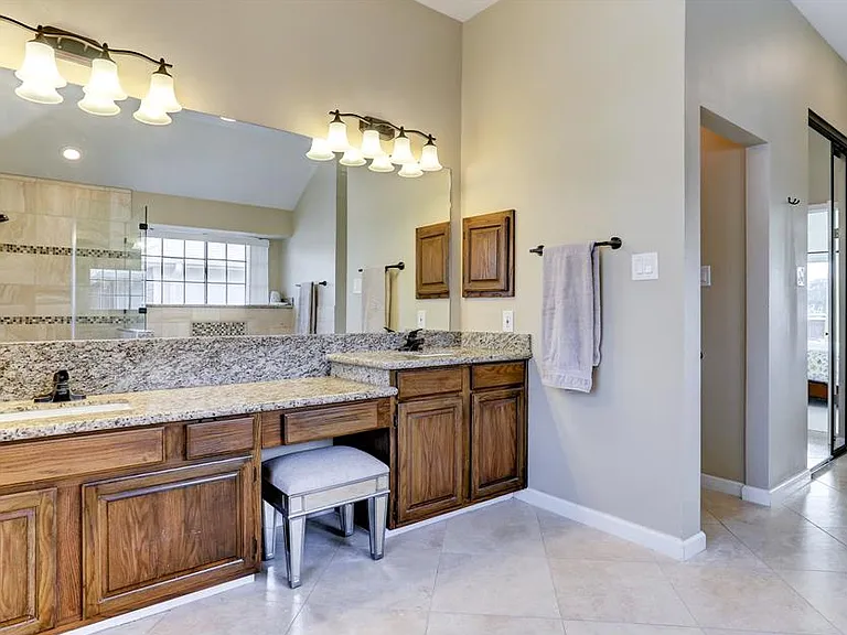 14215 Ragus Lake Dr — Photo 8