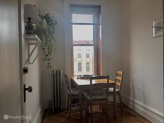 3rd image of 208 Jefferson Ave #3