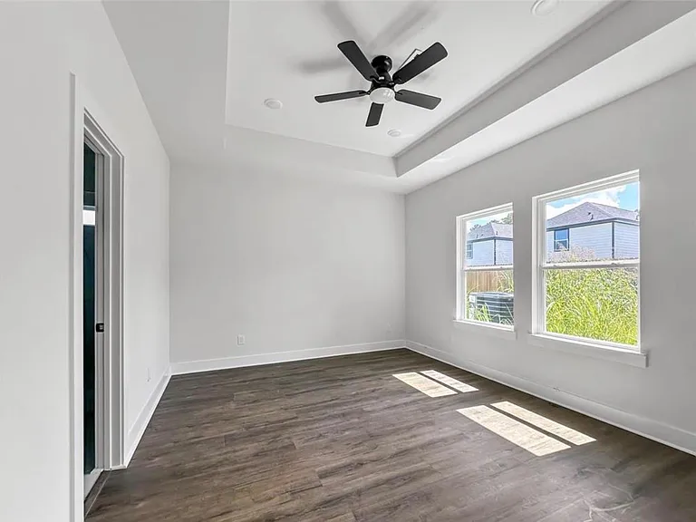 6010 Bobby Burns St #B — Photo 10