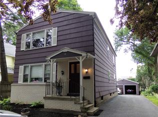 19 Cobbs Hill Dr, Rochester, NY 14610