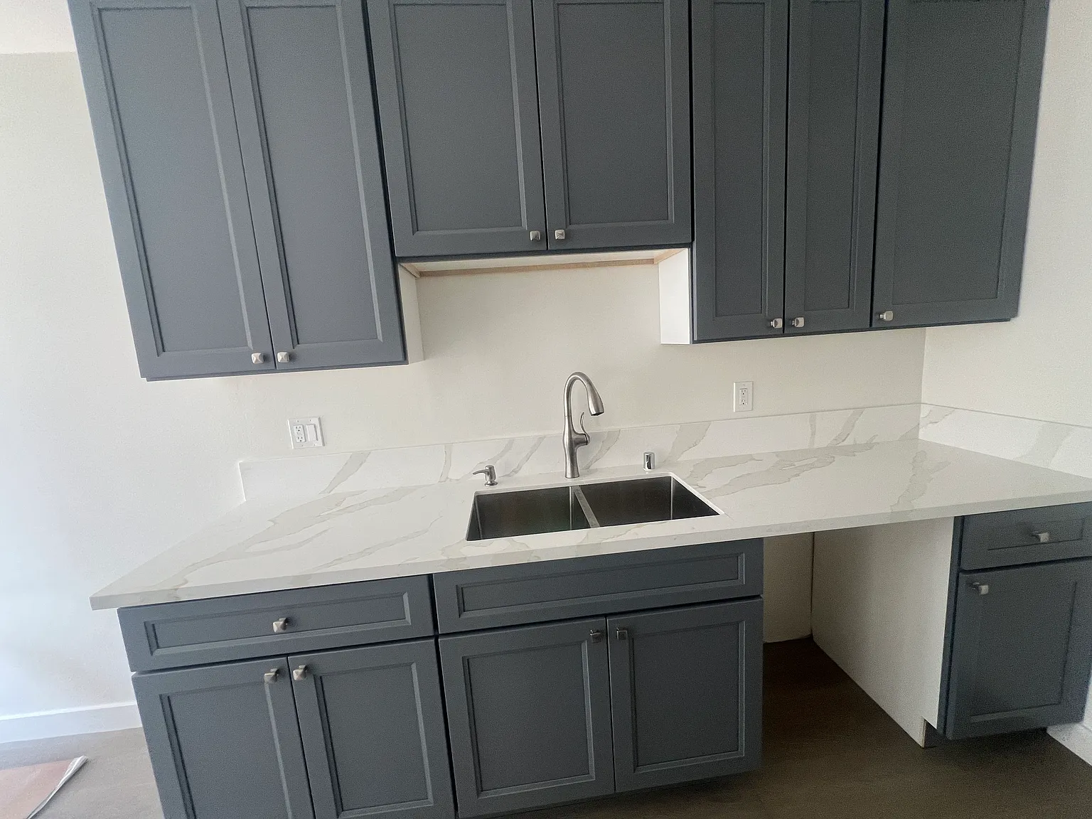 1 bed, 700 sqft, $2,400 — Photo 4