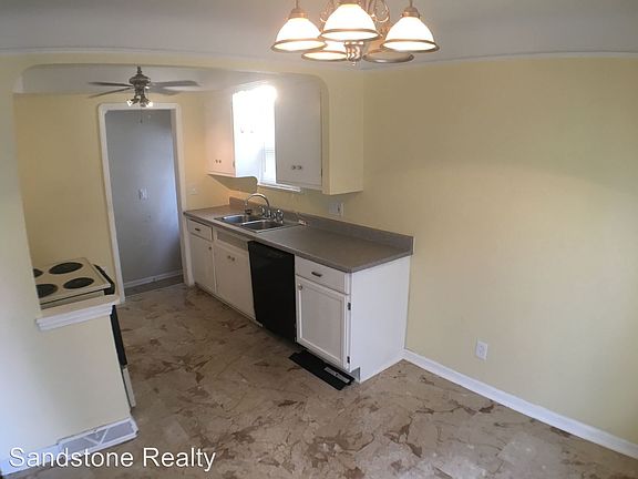 3rd image of 8806 Pinegrove Ave