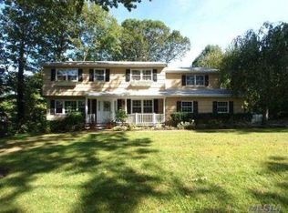 11 Coldport Dr, Huntington, NY 11743