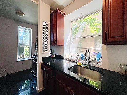 3rd image of 5 Macdonough St APT 3R
