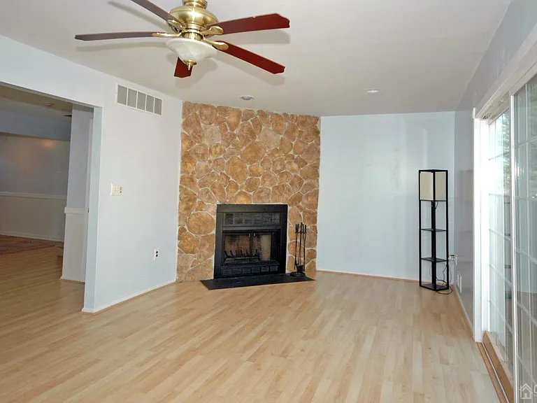 48 Astor Ct — Photo 7