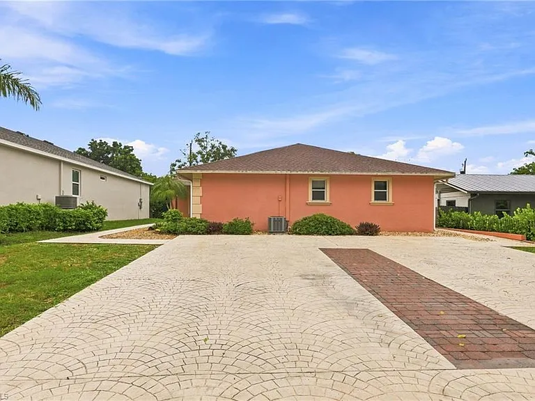 4438 Pine Lake Rd — Photo 1
