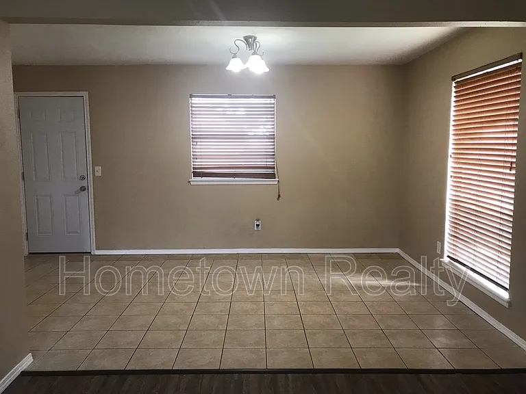 1013 Kelly Park Rd — Photo 12