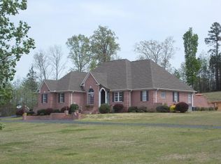 1497 Oxford Creek Rd, Selmer, TN 38375