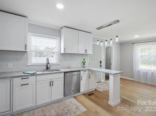 502 Kings Mountain St, Clover, SC 29710