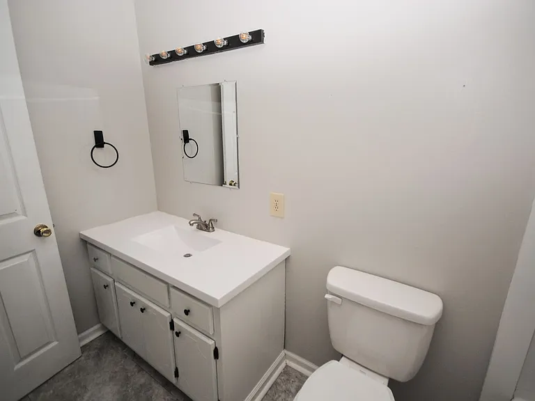 620 Oak Park Blvd #204 — Photo 42