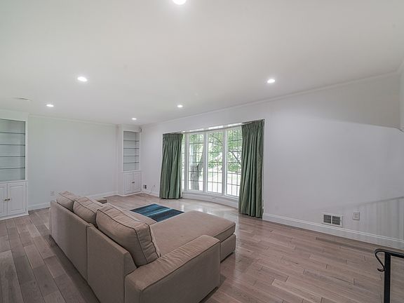 3rd image of 5207 Camberley Ave