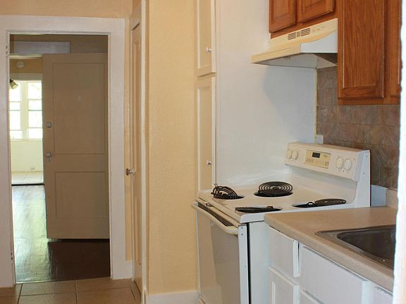 4th image of 1483 N Myrtle Ave