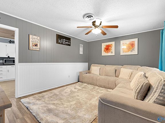 4th image of 10 Bearden Dr
