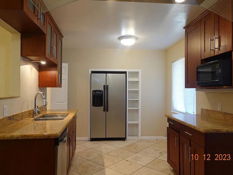 3417 Toledo Way — Photo 10