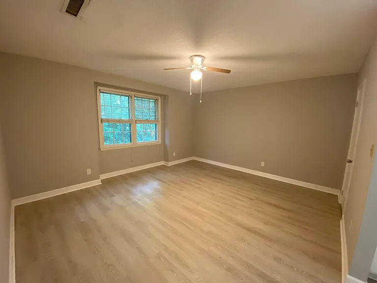 921 Nottingham Dr — Photo 4