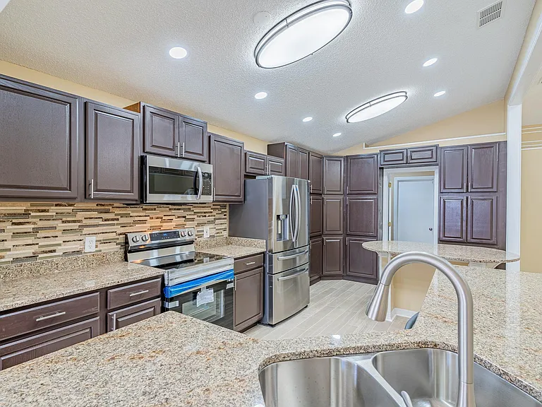 11318 Carabelee Cir — Photo 9