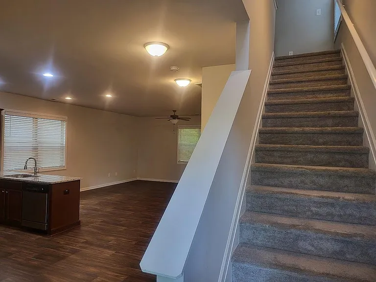 42 Laurel Dr E — Photo 3