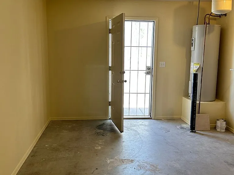 2139 Moyo Dr — Photo 17