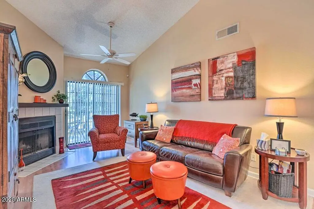 2 bed, 2.0 bath, 1117 sqft, $2,700 — Photo 1