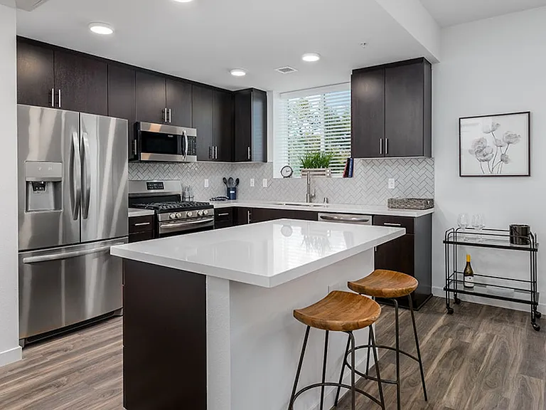 Vantage Apartments — Photo 5