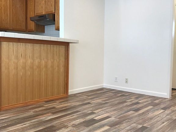 3rd image of 4810 Lincoln Ave APT D