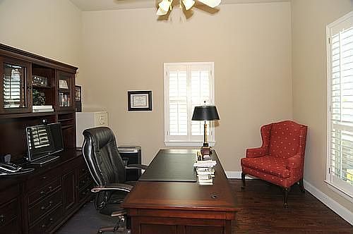 5th image of 1204 Constitution Dr