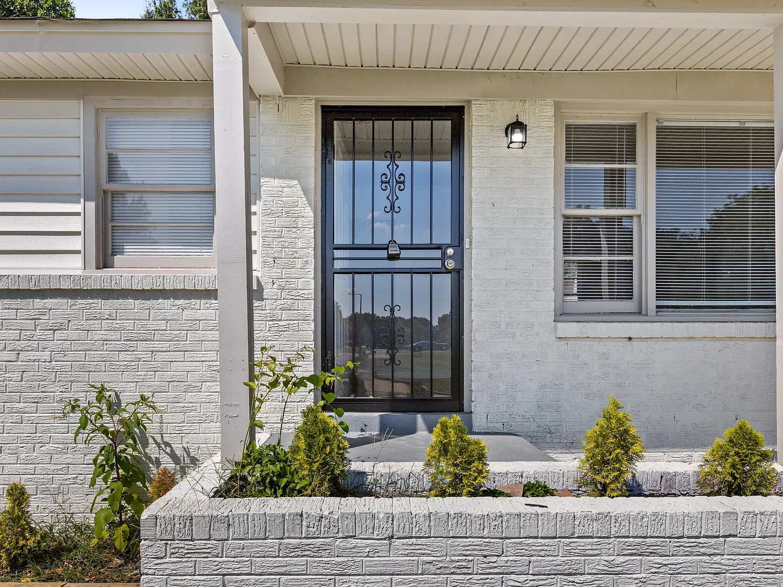 Newly Renovated Brick Home with Spacious Entertaining Areas — Photo 2