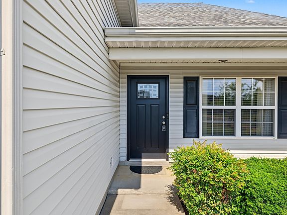 5th image of 1220 Crescent Ridge Dr