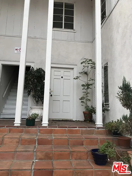 2 bed, 1.0 bath, 1050 sqft, $3,250 — Photo 2