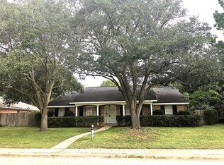 8110 Burning Hills Dr, Houston, TX 77071