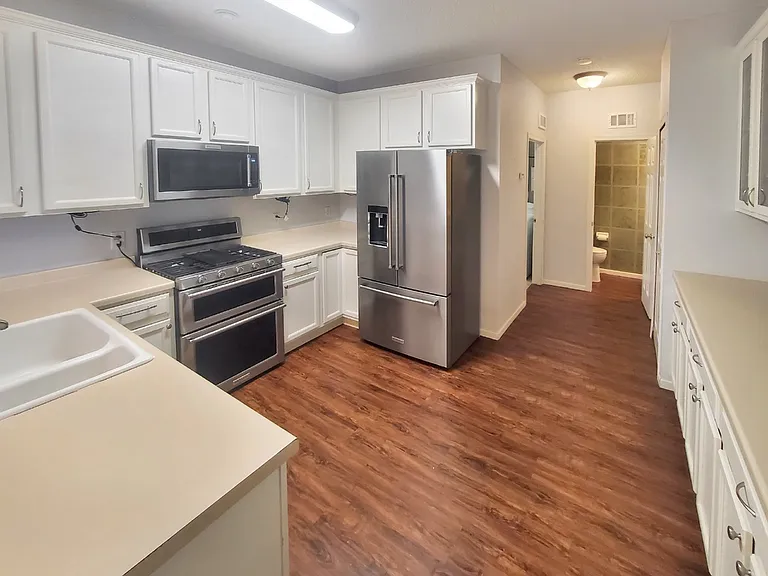3840 Abercrombie Ln — Photo 4