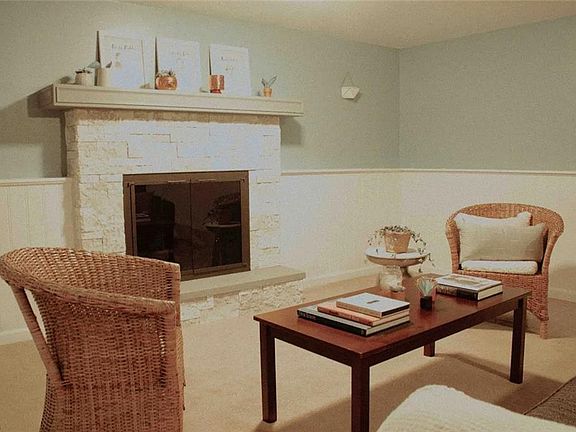 4th image of 24997 Mitchell Dr