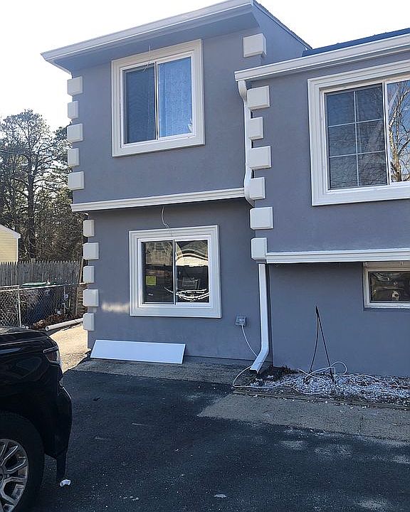 1st image of 217 W Beach Rd