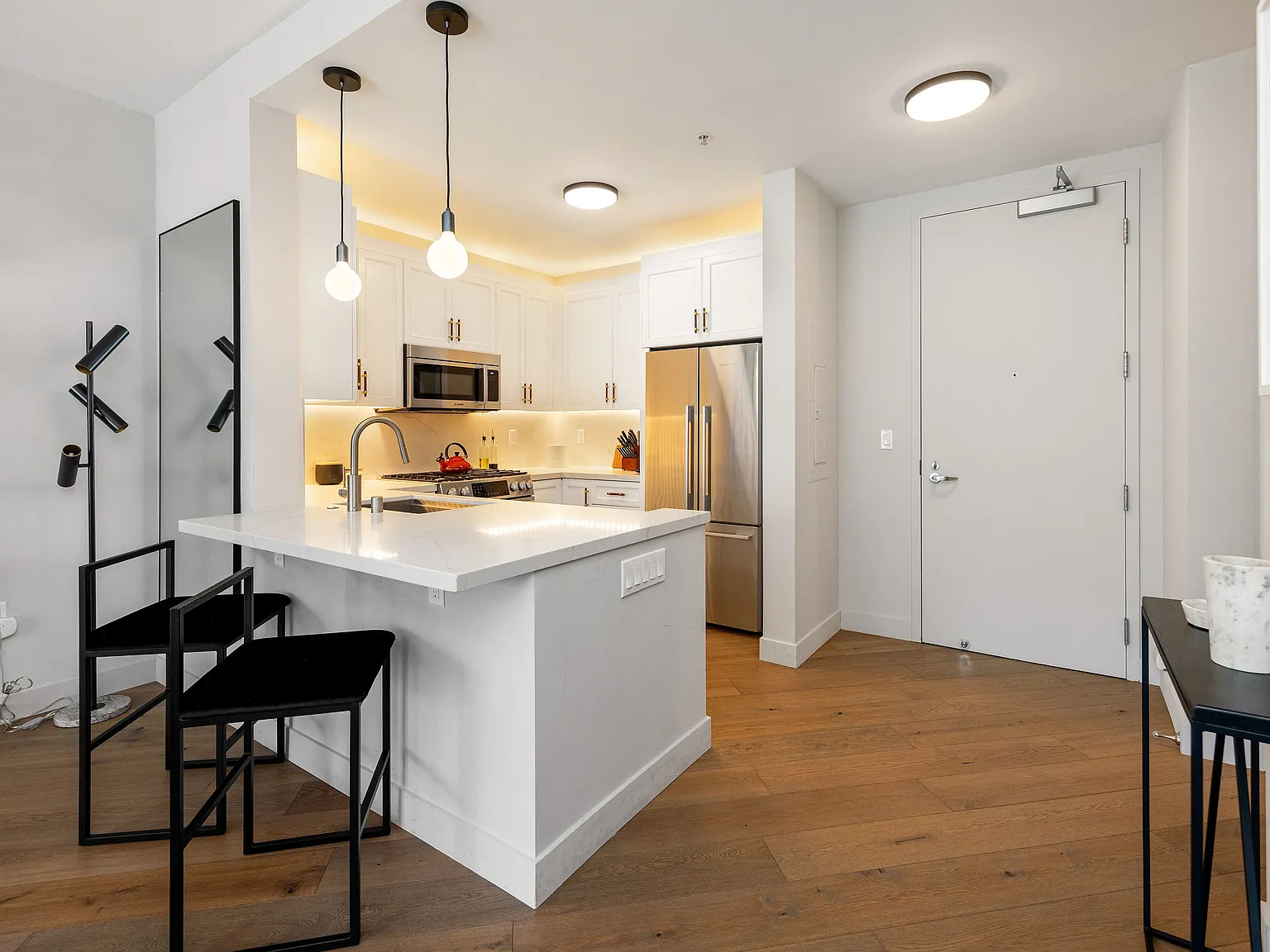 1 bed, 723 sqft, $4,850 — Photo 4