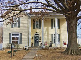 202 SW 3rd St, Lees Summit, MO 64063